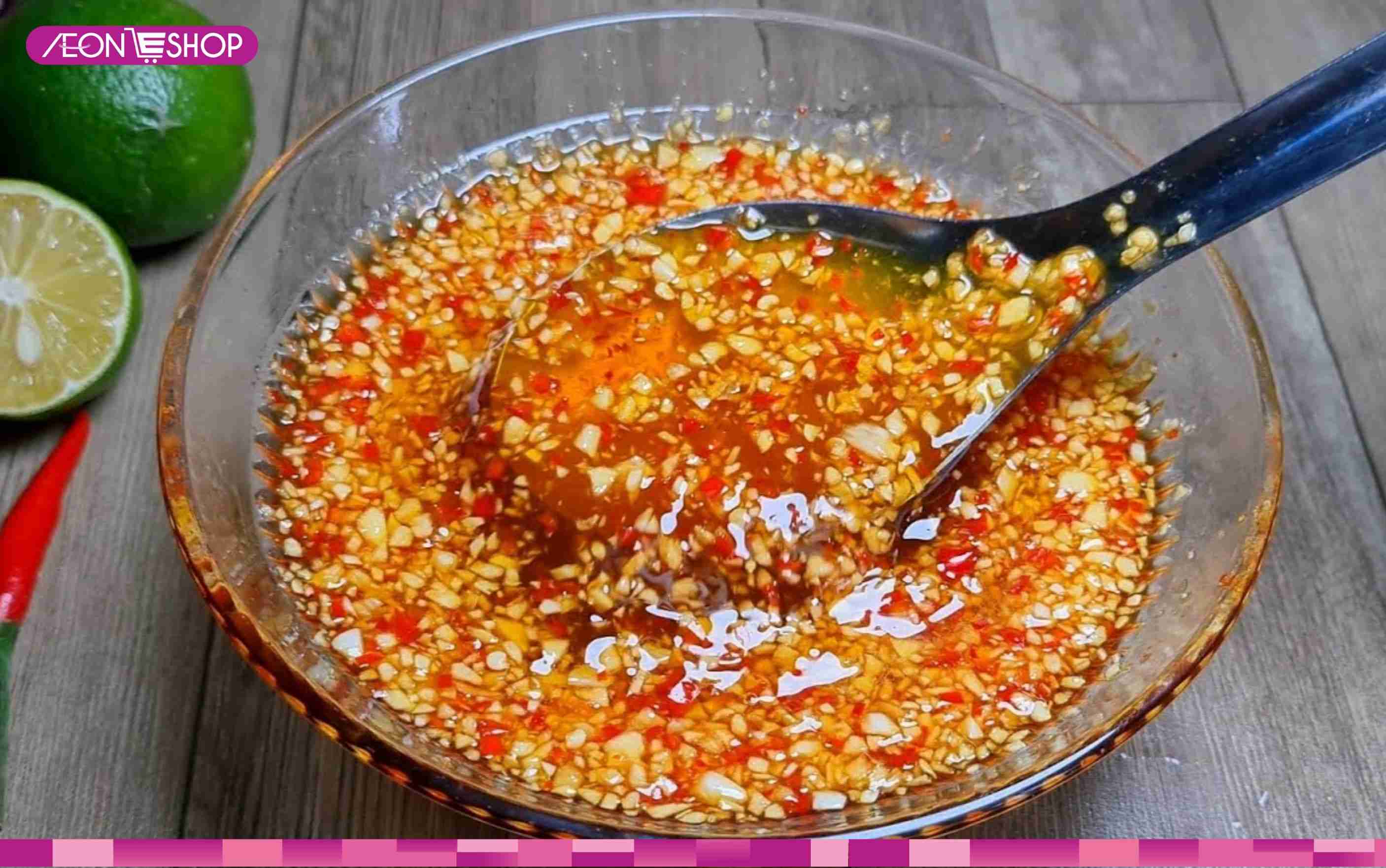 Pha nước chấm bún chả