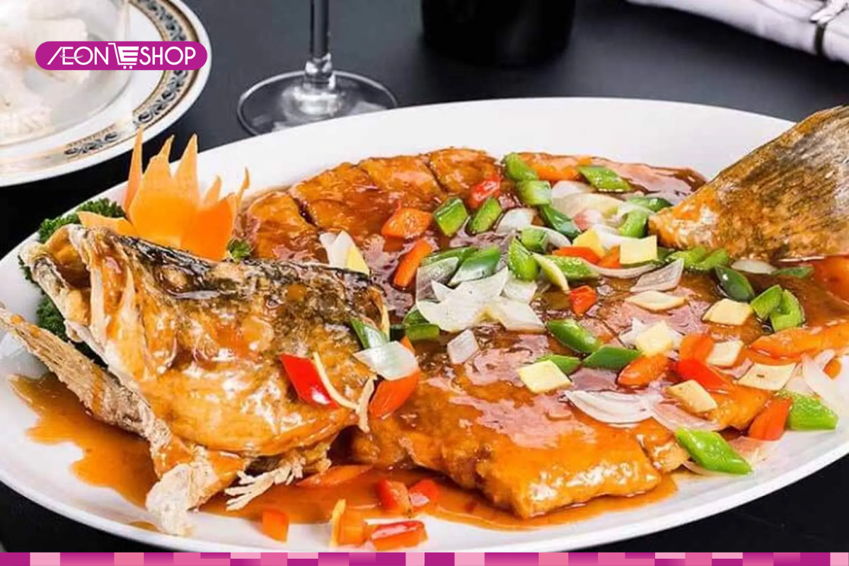 Cá chẽm chiên giòn sốt chua ngọt rất phù hợp để ăn với cơm