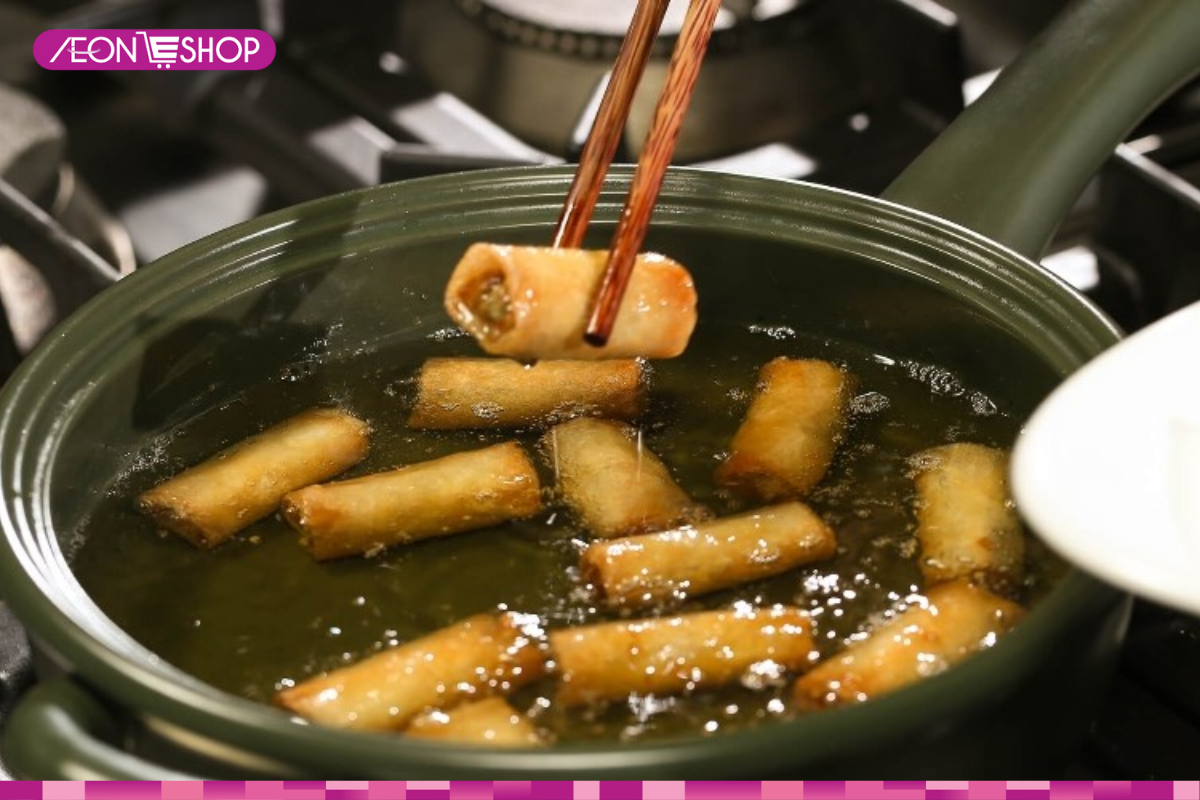Chiên chả giò