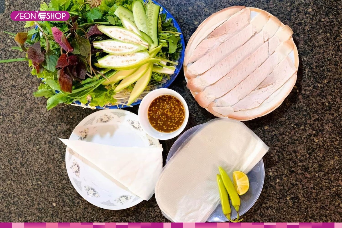 Thịt ba chỉ luộc cuốn bánh tráng