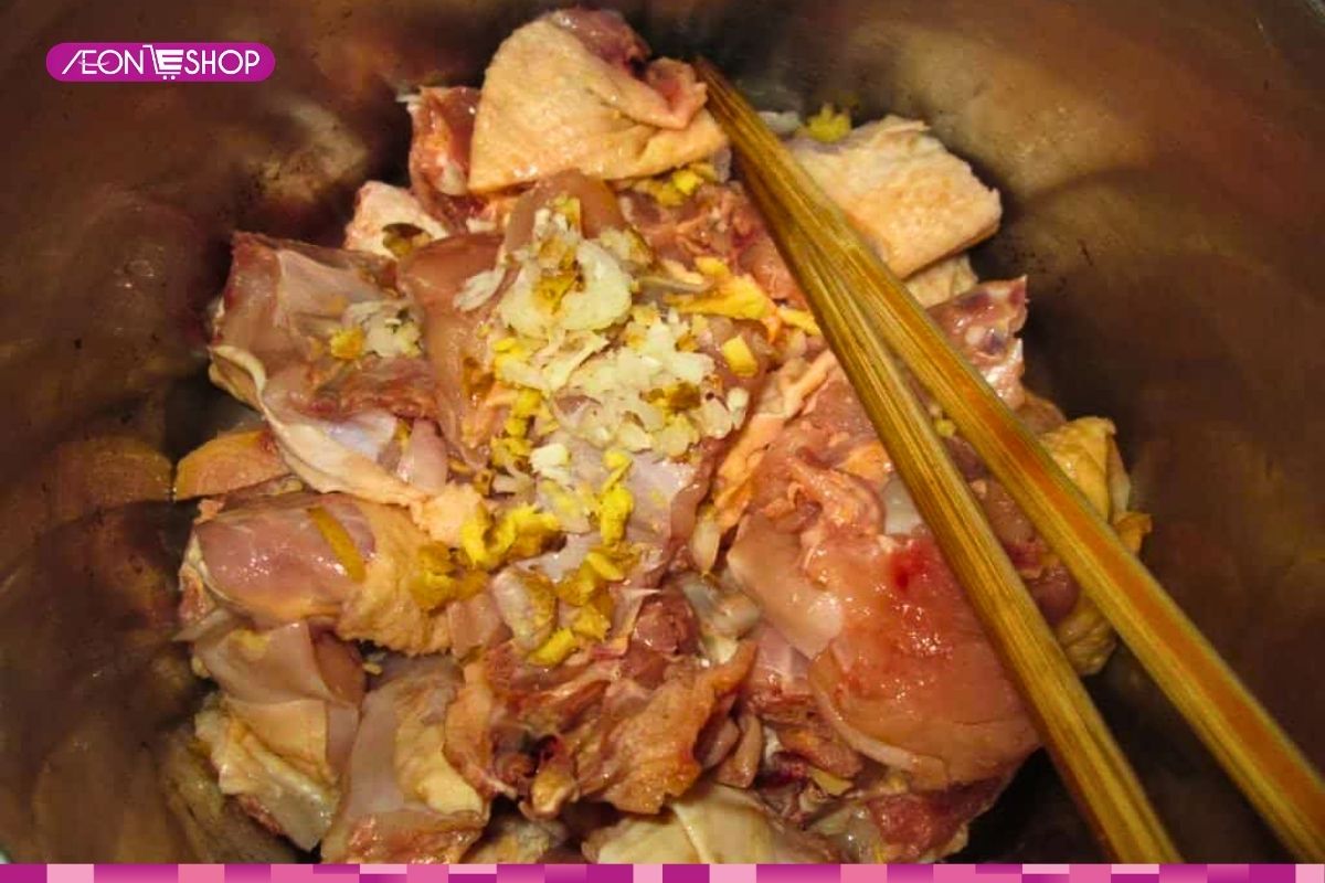 Ướp gà nấu lẩu gà ngải cứu 