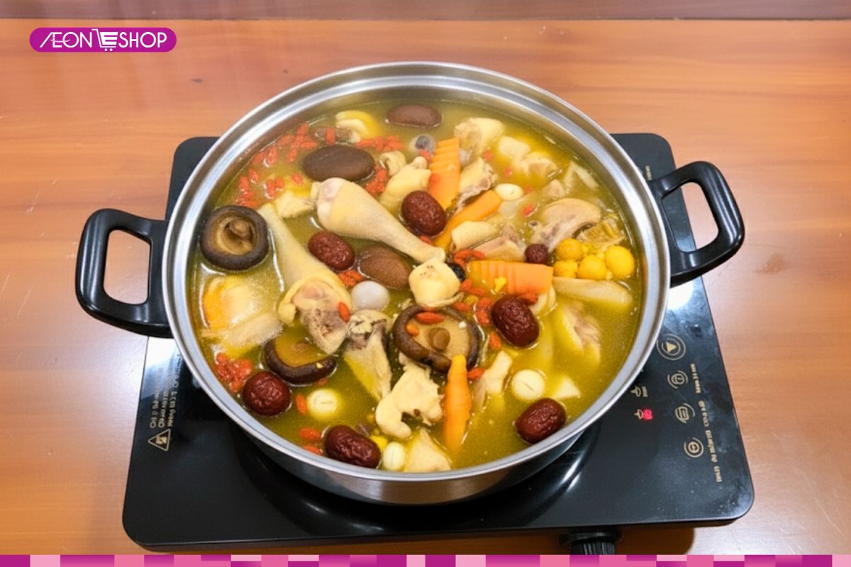Nấu nước lẩu gà ngải cứu