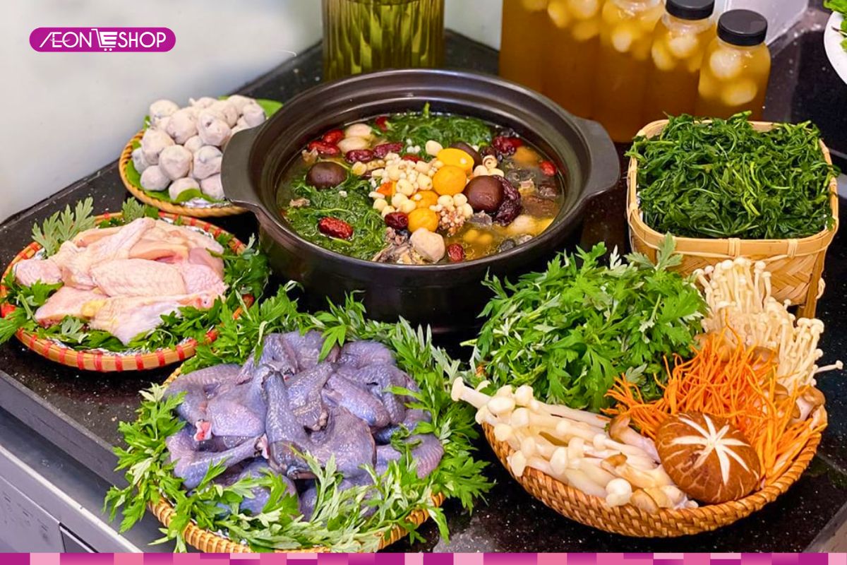 Thưởng thức lẩu gà ngải cứu