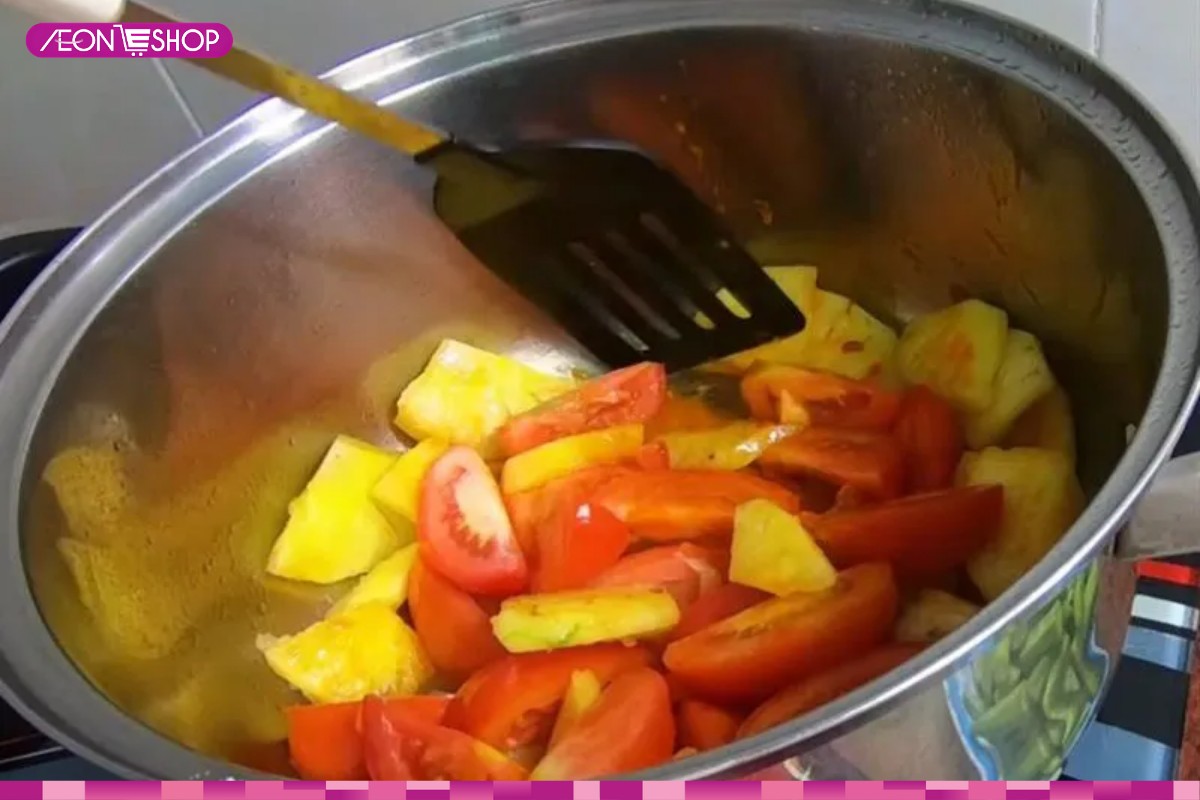 Xào thơm và cà chua