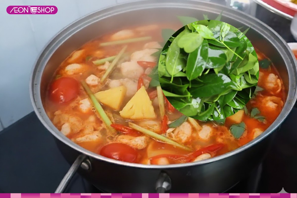 Nấu nước dùng lẩu cá bớp lá giang